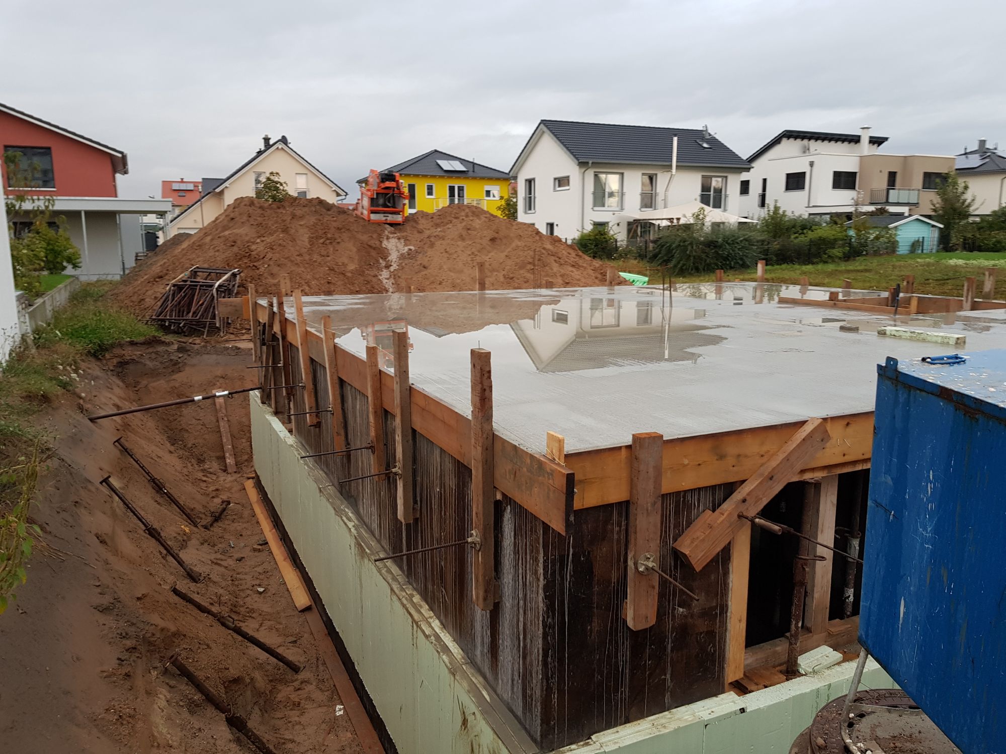 Die erste Decke ist drauf!