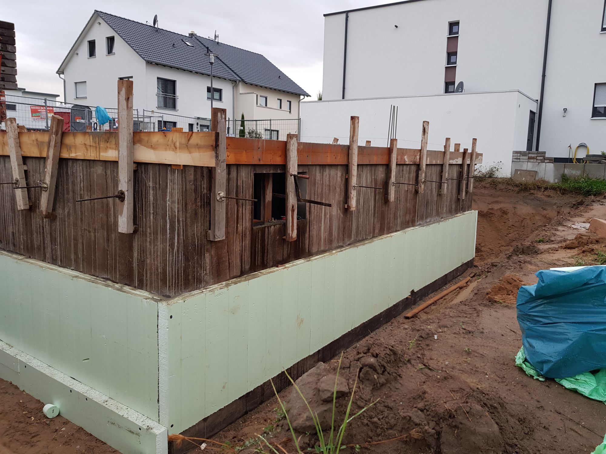 Die erste Decke ist drauf!