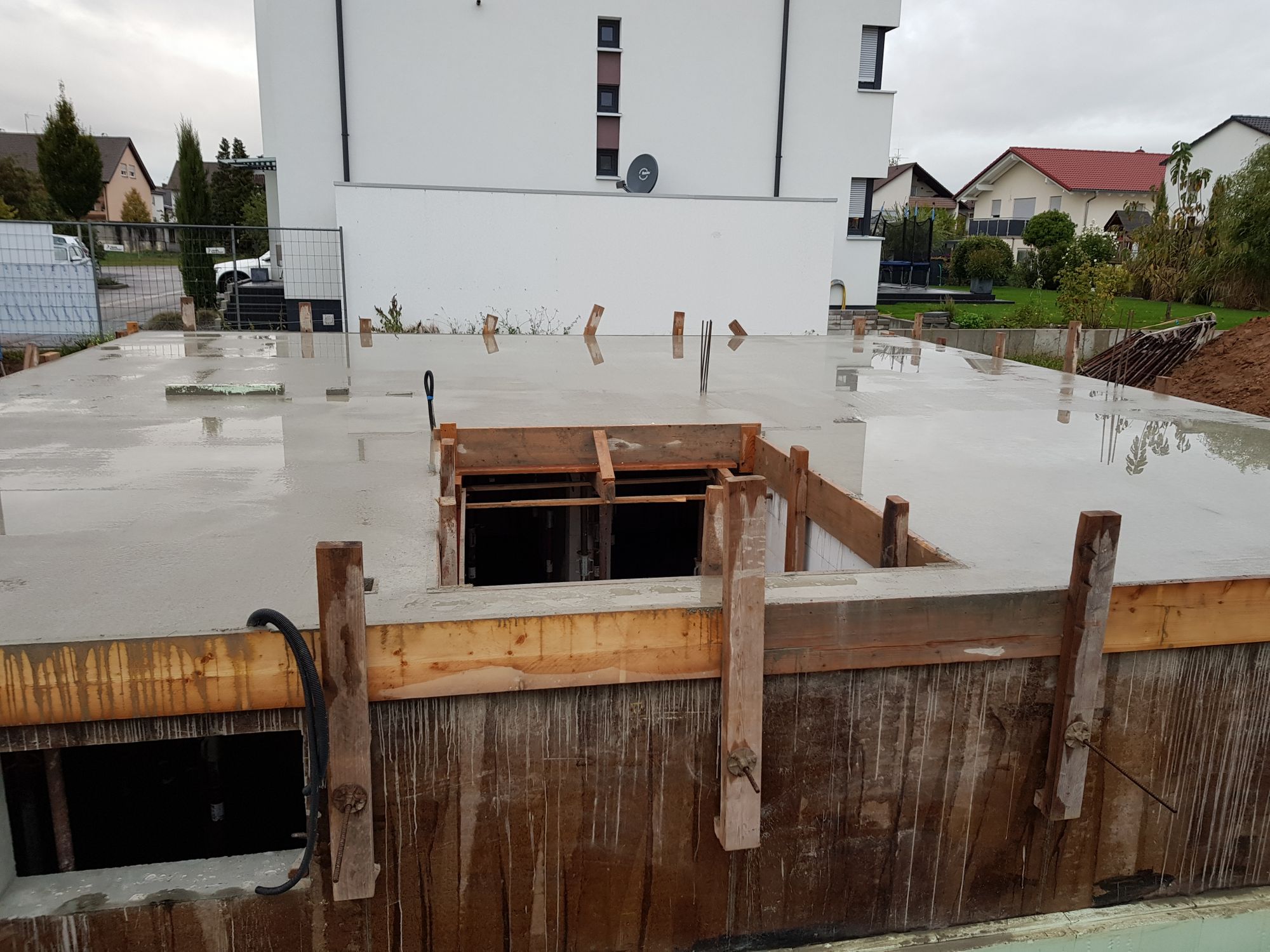 Die erste Decke ist drauf!