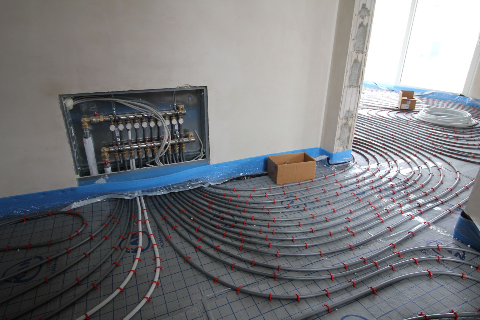 Wasser, Strom, Innenputz, Dämmung, Fußbodenheizung, Estrich!