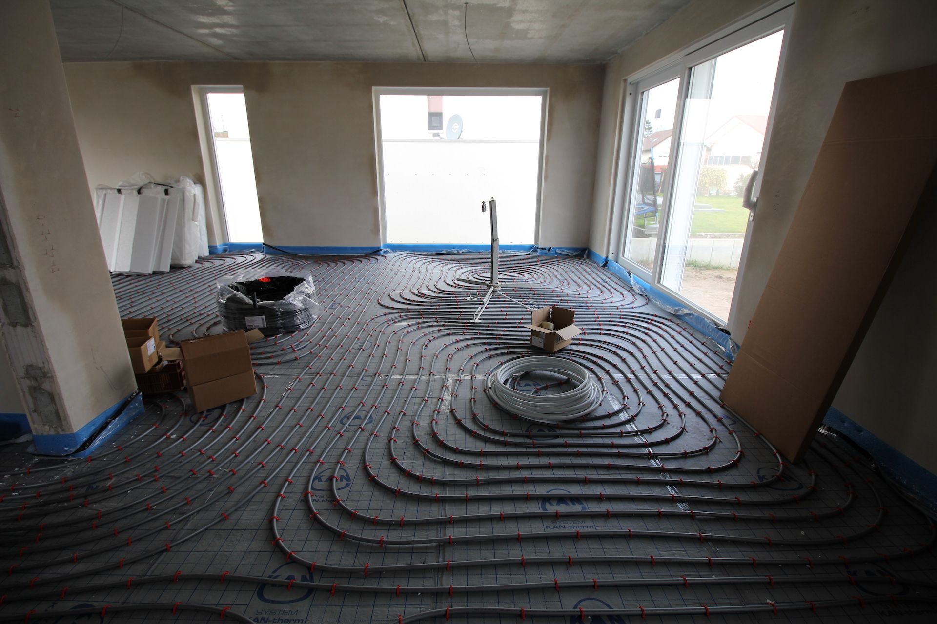 Wasser, Strom, Innenputz, Dämmung, Fußbodenheizung, Estrich!