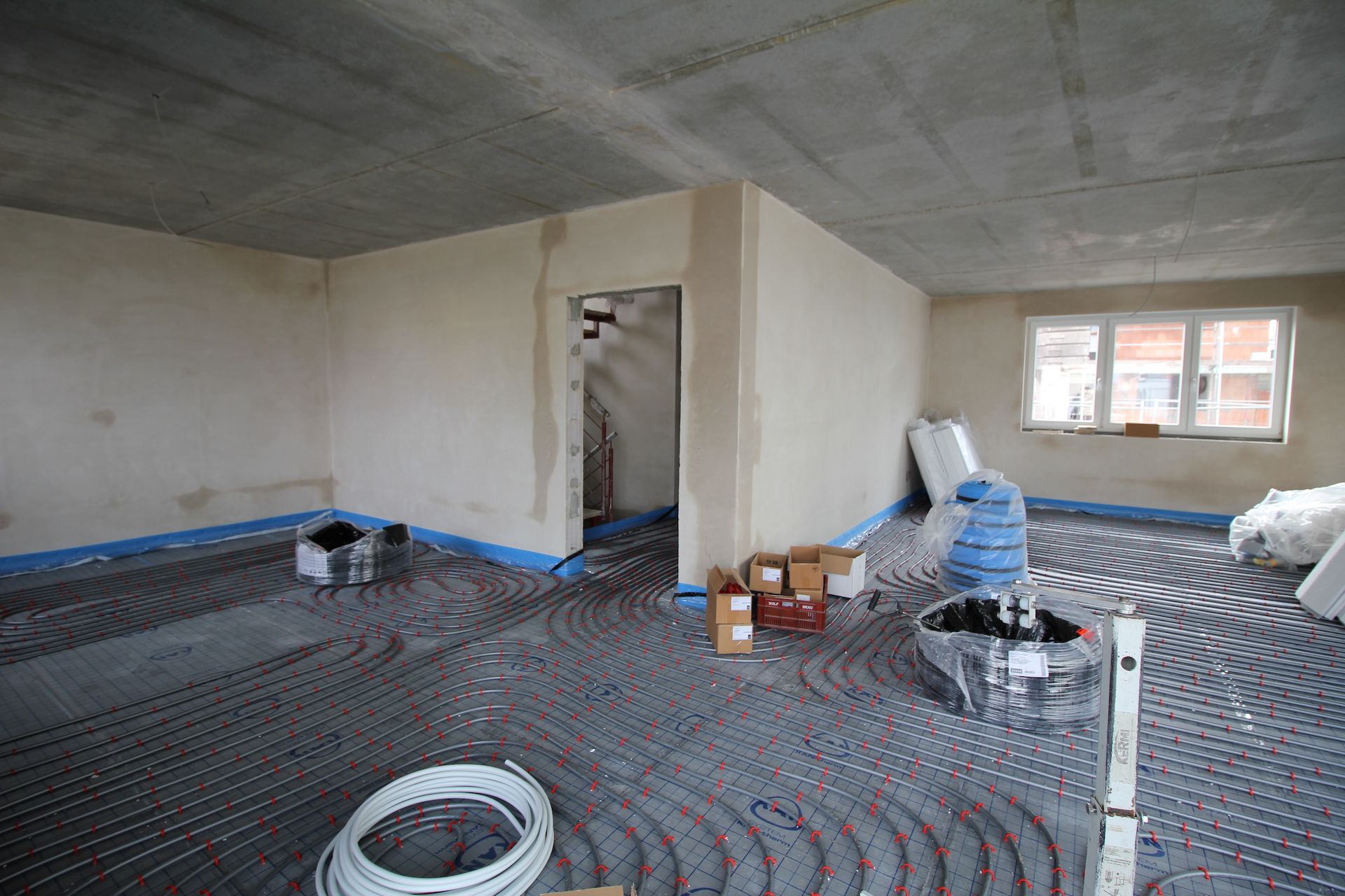 Wasser, Strom, Innenputz, Dämmung, Fußbodenheizung, Estrich!