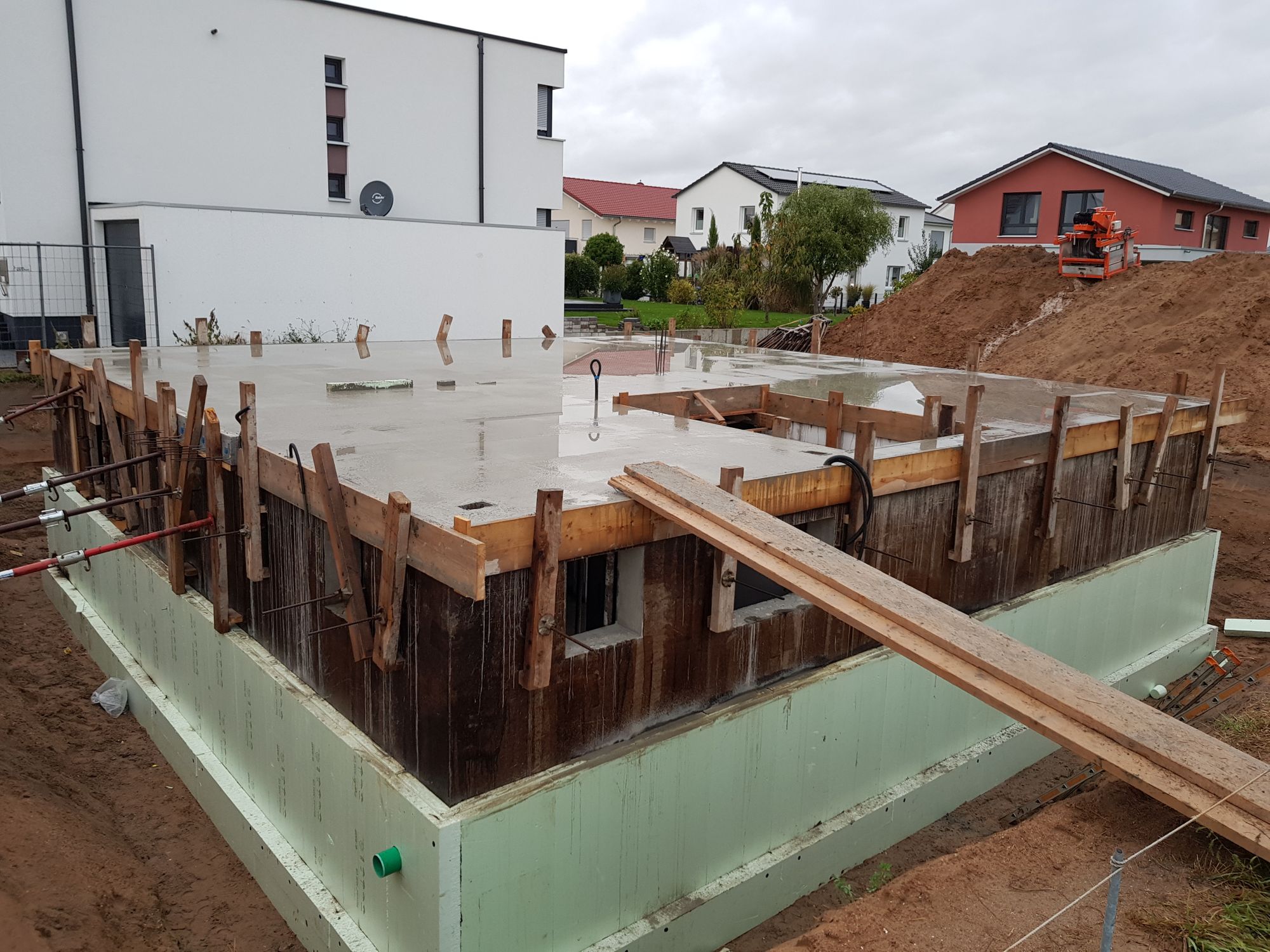 Die erste Decke ist drauf!