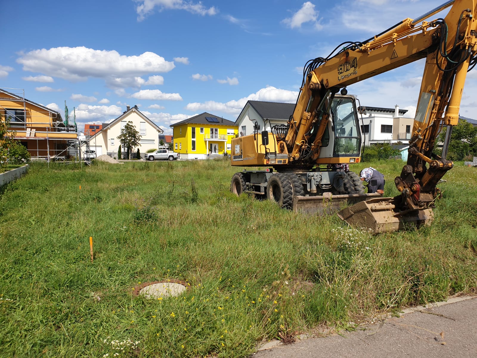 Es geht los, der Bagger ist da