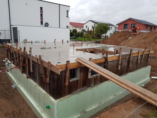 Die erste Decke ist drauf!