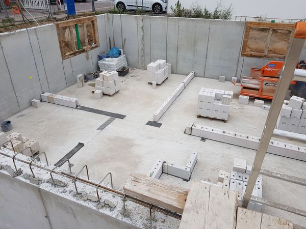 Das Haus wächst, wir bekommen einen Keller