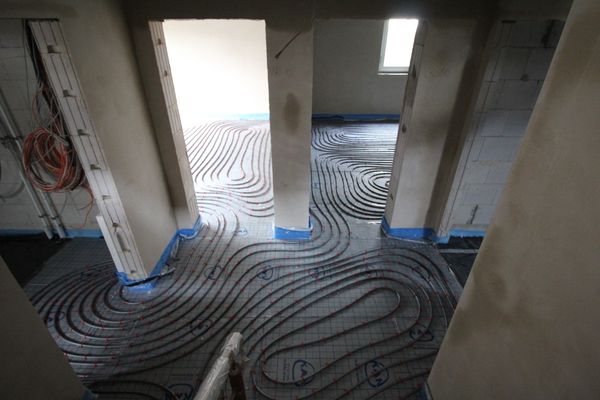 Wasser, Strom, Innenputz, Dämmung, Fußbodenheizung, Estrich!